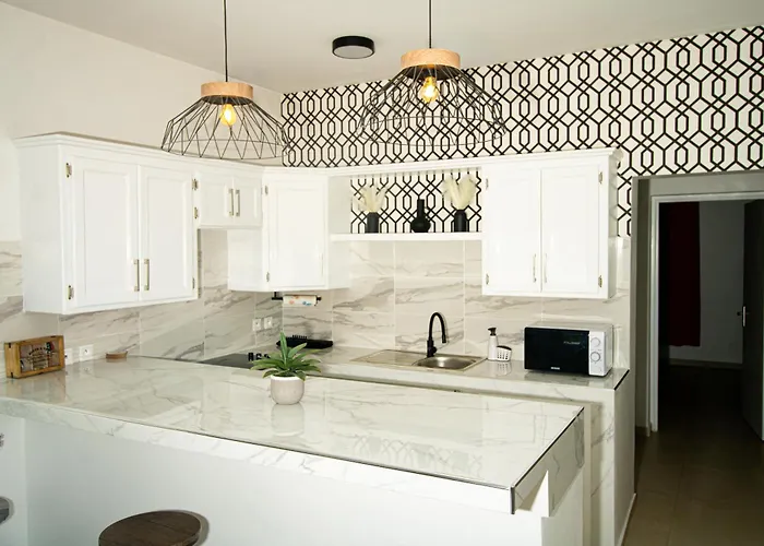 Over The Hill Residence - Your Tranquil Oasis